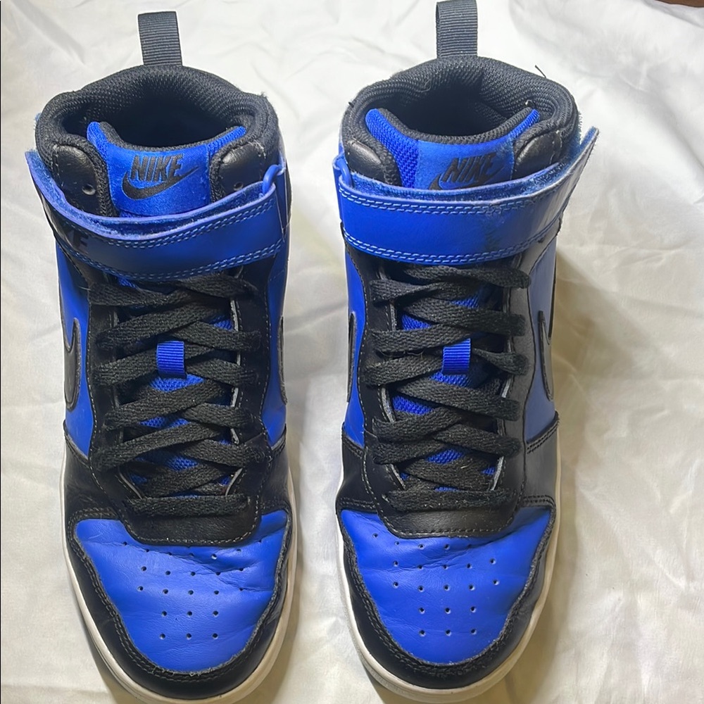 Nike Court Borough Mid 2
Big Kids' Shoes. Size 7Y.